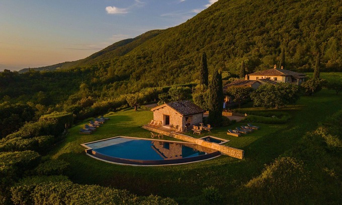 Montelovesco Villa | Villa en San Giovanni Del Pantano con 8 habitaciones, capacidad 16