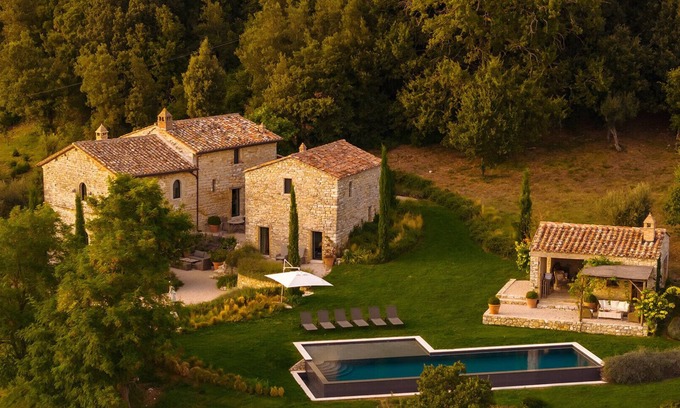 San Giovanni del Pantano Villa | Villa Dell'Eremo by Miani Group