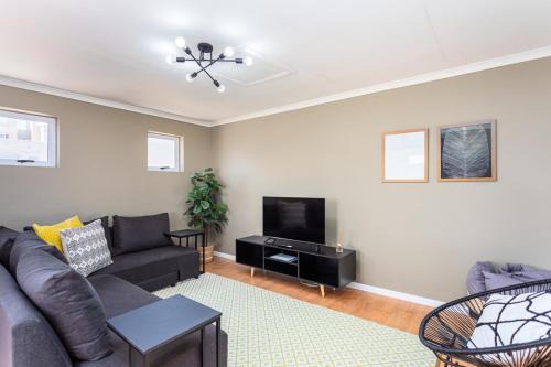 Century City Apartamento | Villa Italia 933 by CTHA
