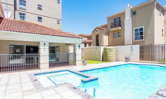 Century City Apartamento | Villa Italia 933 by CTHA