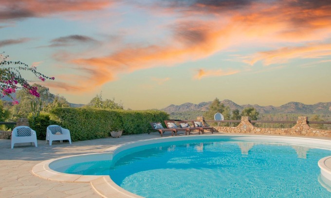 Cala Liberotto Villa | Villa exclusiva con piscina privada y vistas al mar.