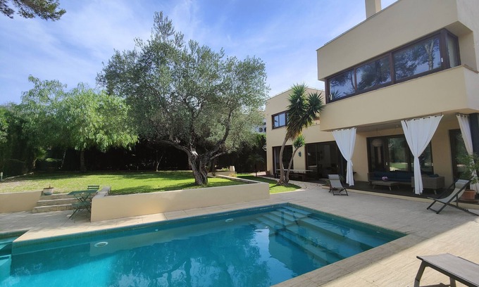 Gelves Villa | Villa Jardines Piscina-10 Minutos Sevilla Centro-Wifi Gratis-Aire Acondicionado