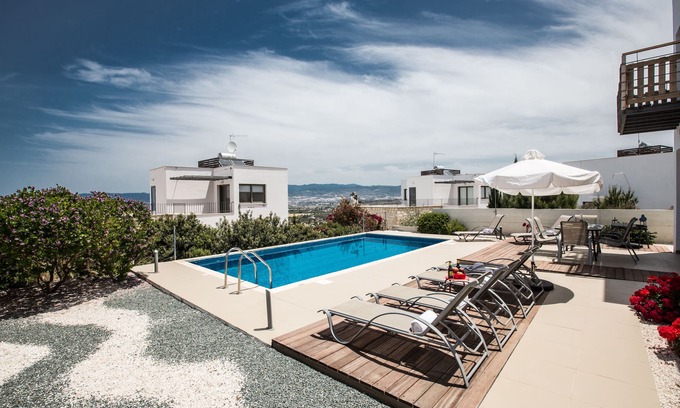 Latchi Villa | Villa Jenny, Villa moderna 3BDR Latchi con piscina y vistas impresionantes