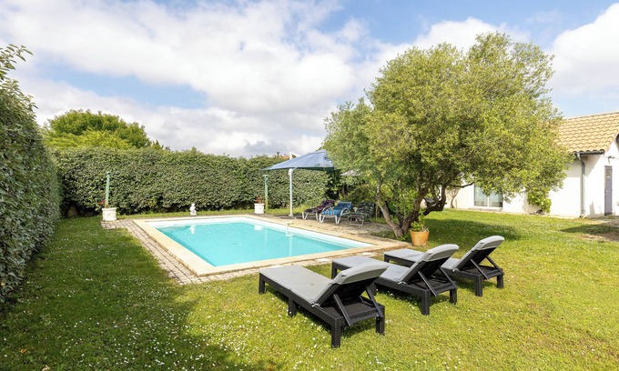 Saint-Julien-en-Born Villa | Villa 'Julien' con piscina compartida, terraza privada y Wi-Fi