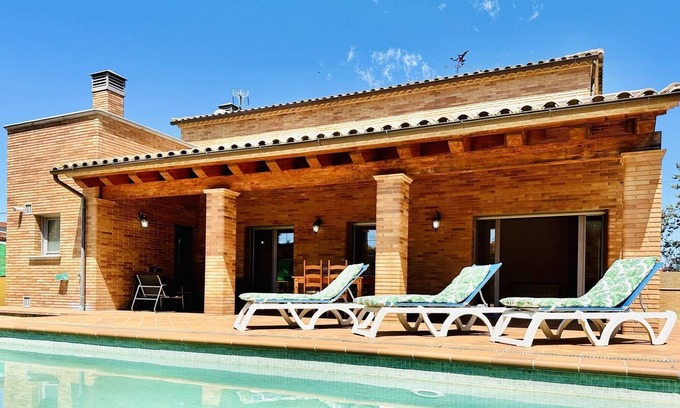 Llagostera Villa | Villa Julius - Costabravasi