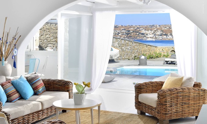 Kanalia Villa | Villa Kanalia, vista a la pequeña Venecia, amplia y luminosa piscina con vista al mar