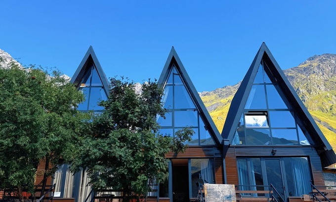 Stepantsminda Cabaña | Villa Kazbegi Cottages. Three Cottage in One space with 2 Bedroom