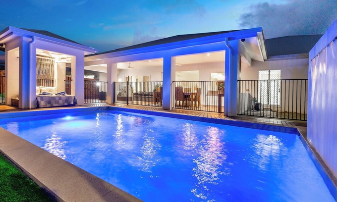Trinity Beach Casa | Villa Kelurga Coastal Relaxing Escape close to the Beach.Pet friendly