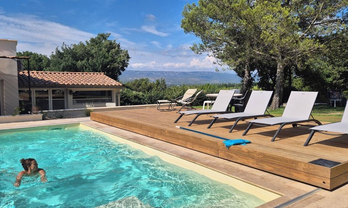Alleins Casa | Villa L'Estef with SWIMMING POOL: View, relaxation, games in the heart of the village!