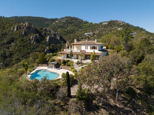 St. Jean de l’Esterel Casa | VILLA L'ESTEREL AVEC PISCINE VUE MER -MANDELIEU 06210- 6 Pers