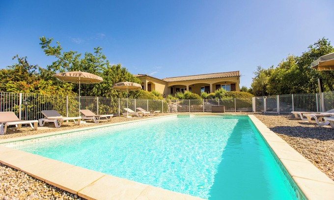 Joyeuse Villa | Villa con piscina privada y jacuzzi en el sur de Ardèche!