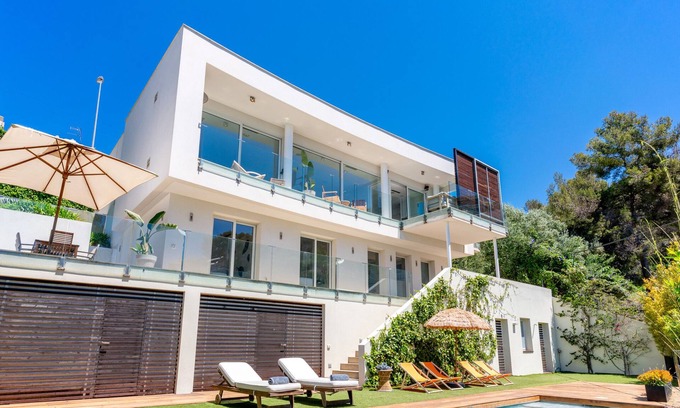 Quint Mar Villa | Villa la Cascade - Villa de estilo moderno situada en Sitges con vistas al mar y piscina privada