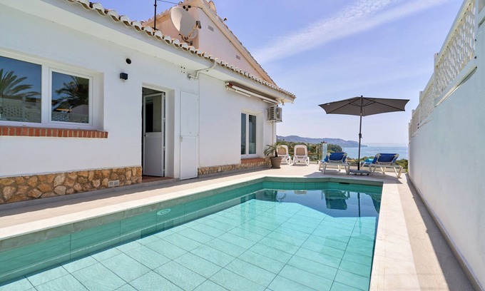 Chimenea Villa | Villa 'La Chinita' con vistas al mar y a la montaña, piscina y Wi-Fi