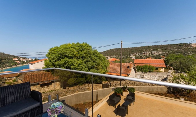 Veliki Drvenik Apartamento | Villa LA-Comfort One Bedroom Apartment with Sea View Terrace 1