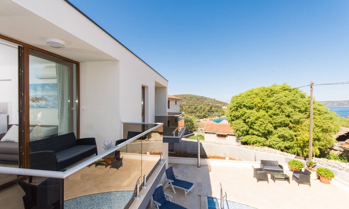 Veliki Drvenik Apartamento | Villa LA-Comfort One Bedroom Apartment with Sea View Terrace 2