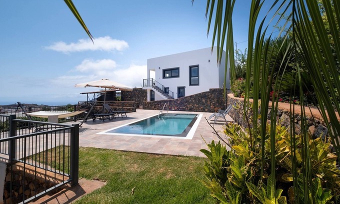 Los Llanos Villa | Villa La Graja by Huskalia | piscina privada