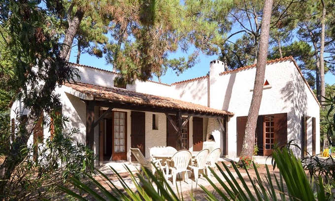 Les Mathes Villa | Villa La Palmyre, 3 bedrooms, 6 persons