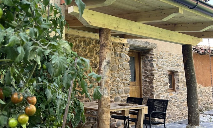 El Castro Cabaña | Villa La Roza II. Paraíso rural con chimenea y bañera de hidromasaje.