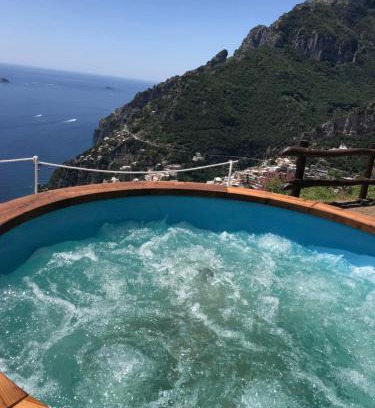 Montepertuso Casa | VILLA LA TAGLIATA spectacular jacuzzi tub amazing view and private parking garage