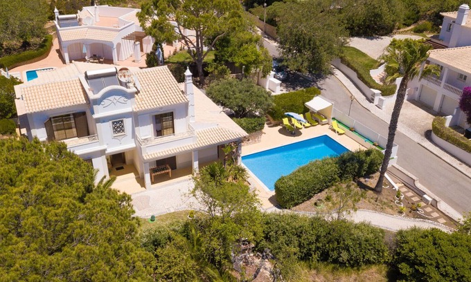 Vale de Parra Villa | Villa Ladeira con piscina privada, vista al mar, aire acondicionado, wifi gratuito, televisión vía satélite