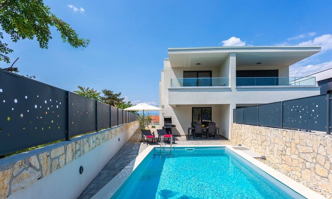 Milcetici Villa | Villa LARUS con piscina privada