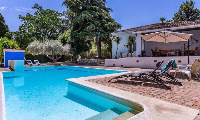Mairena del Aljarafe Villa | VILLA las Tinajas , con encanto Andaluz a 15 minutos de la Giralda, con piscina