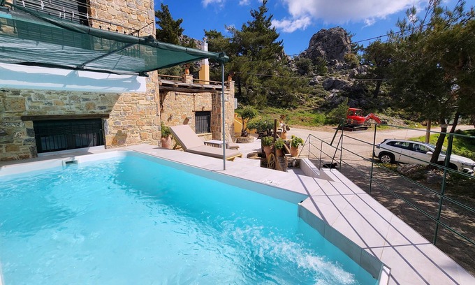 Anatoli Casa | VILLA LATO- Piscina privada-jacuzzi y patio