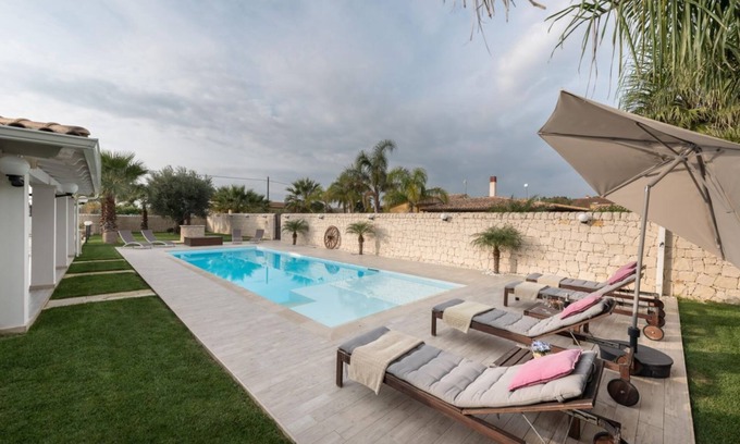 Santa Maria del Focallo Villa | Fantástica Villa con Piscina a Pocos Pasos de la Playa de oro