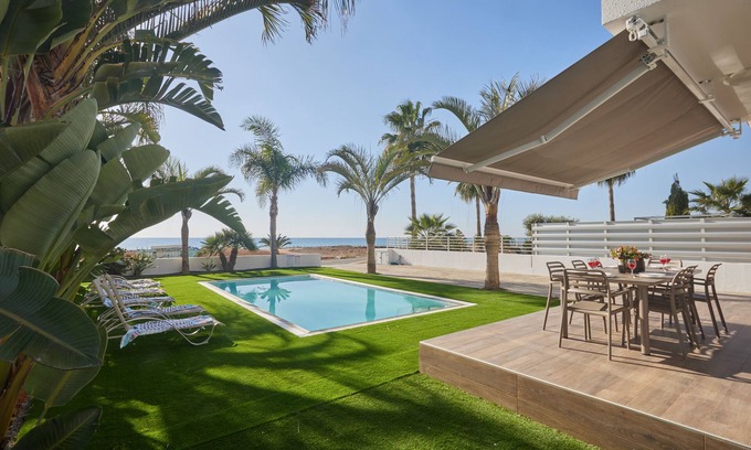 Ayia Thekla Villa | Villa Lenia, impresionante villa frente al mar 3BDR con piscina, cerca de la playa