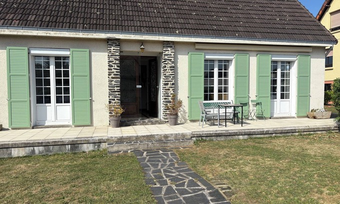 Blainville-sur-Mer Casa | Villa Les Volets Verts close to the sea and shops.