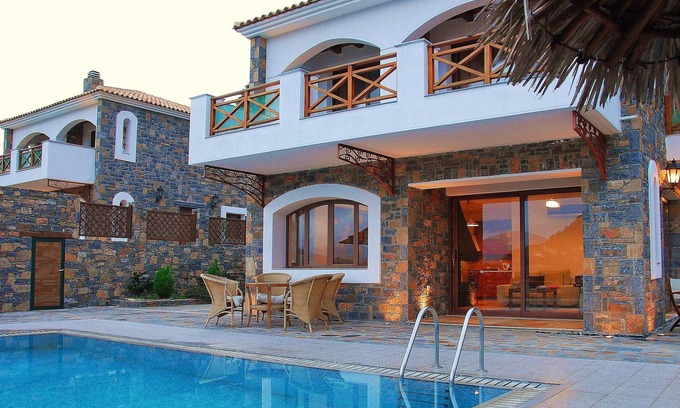 Prina Villa | Villa Nikoleta en el pintoresco pueblo, a solo 10 minutos en automóvil de la playa.