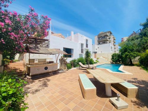Ibiza Town Casa | Villa Los Robles en Playa den Bossa con Piscina Privada