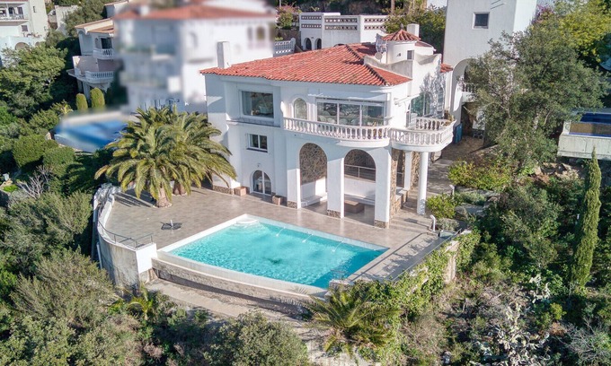 Almadraba-Canyelles Chalet De Esquí | VILLA LOU Roses