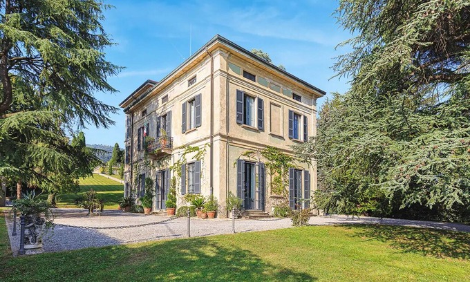 Canova Apartamento | Villa Lucini 1886 "Garden Apt.", close to Lake Como & Milan. Sauna & tank pool