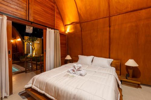 Batubulan Villa | villa lumbung by adis villa, Cozy Wooden Stay, Shared pool