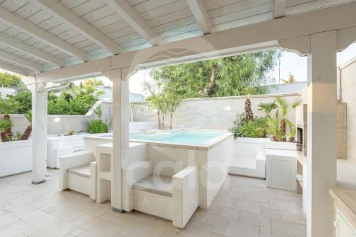 Torre Lapillo Casa | Villa Lux Bacino Grande - piscina privata By Cala Salento