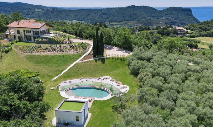 Marciaga Villa | Villa 'Luxury Monte Orione Garda' con vistas al lago, Wi-Fi y aire acondicionado