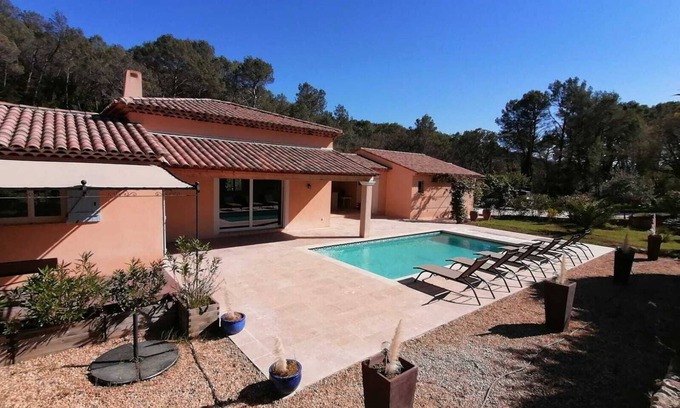 Draguignan Casa | Villa Luxueuse au Calme D'une Pinède