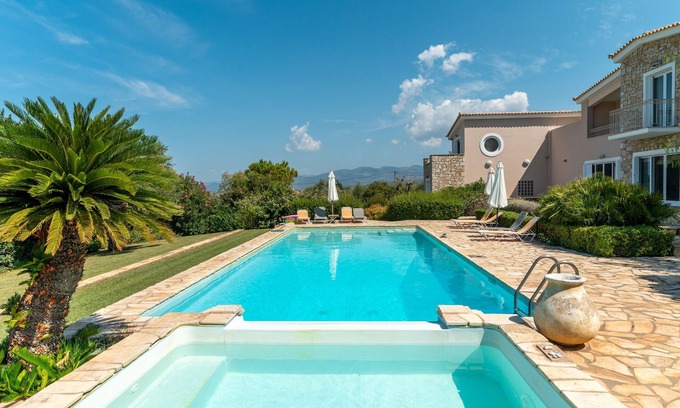 Kiparissia Villa | Villa 'Luxury Flora Kiparissia' con vistas al mar, Wi-Fi y aire acondicionado