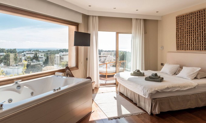 Puig Manya Villa | Villa 'Lujo con piscina y vistas al mar' con vistas al mar, Wi-Fi y aire acondicionado