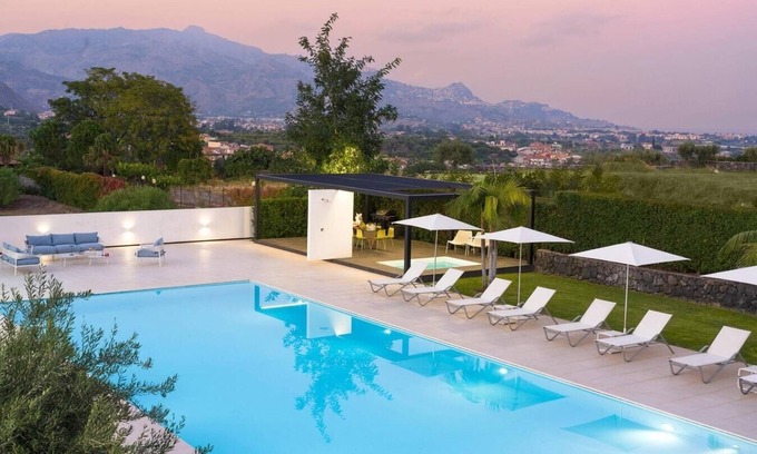 Calatabiano Villa | Villa Maurizia with private pool
