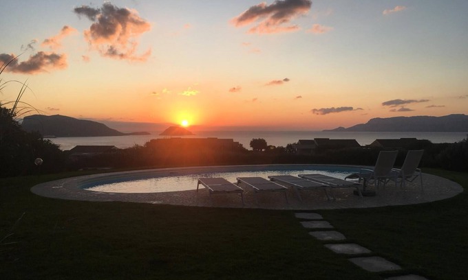 Golfo Aranci Villa | Villa Madre, villa independiente con piscina privada y espectaculares vistas al mar.