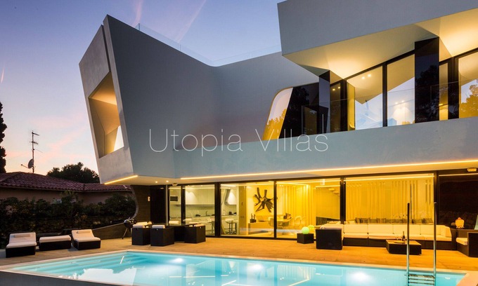 Vallpineda Villa | Villa Magnolia, villa de lujo moderna con piscina privada, capacidad para 6 personas