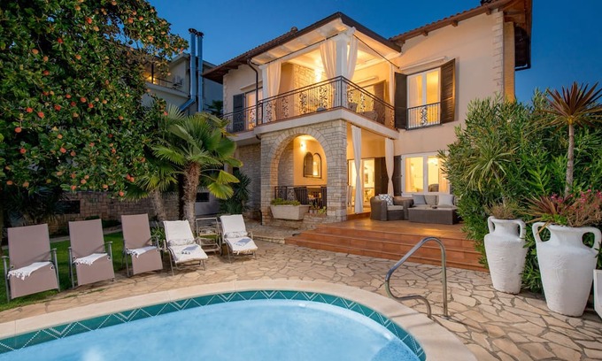 Umag Villa | Villa Magnolia in Umag for 10 persons - beachfront - with sea view, jacuzzi and fitness area