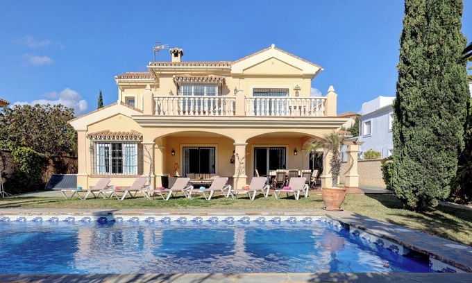 Casares Villa | Villa Majestic con vistas a la montaña, piscina y Wi-Fi