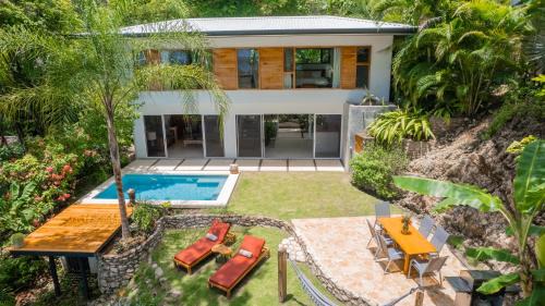 Carmen Casa | Villa Makai Santa Teresa