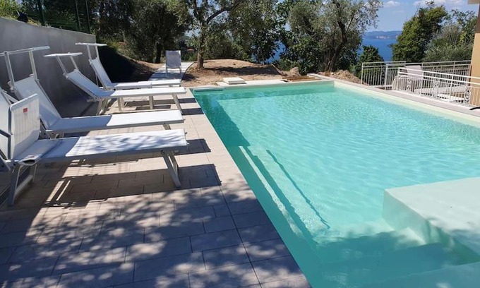 Albisano Apartamento | Villa Malù - APT Luisa Piscina e vista lago