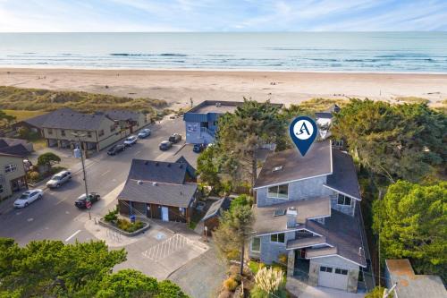 Manzanita Casa | Villa Manzanita by AvantStay Hot Tub 1 Block to BeachTown Chefs Kitchen