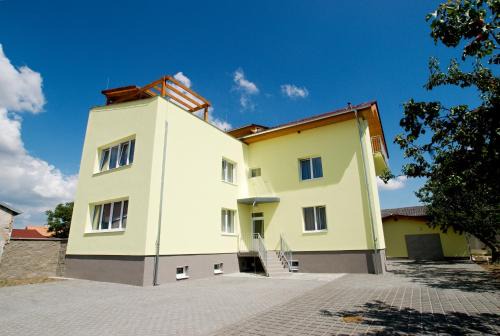 Pasohlavky Casa | Villa Marcus - rodinný relax 200 m od Penzionu Kometa, u jezera s grilem a sdílenou kuchyní