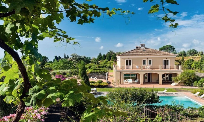 Santa Venerina Villa | Villa Mareneve, Villa de lujo con piscina privada, vista del mar y Etna